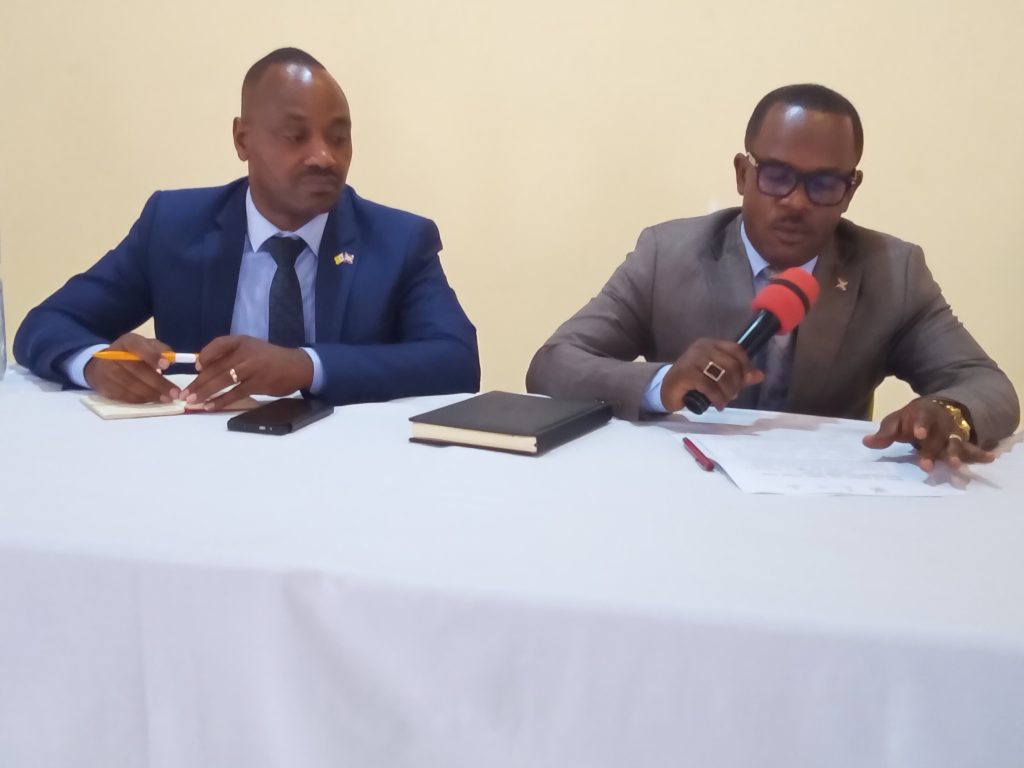De-gauche-a-droite-Le-chef-de-file-du-groupement-le-gouverneur-de-Province-Gitega-2-1024x768.jpg